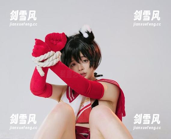阿寨寨的EVELYNN，cos完美得像是漫展一条街的装置艺术，你信吗