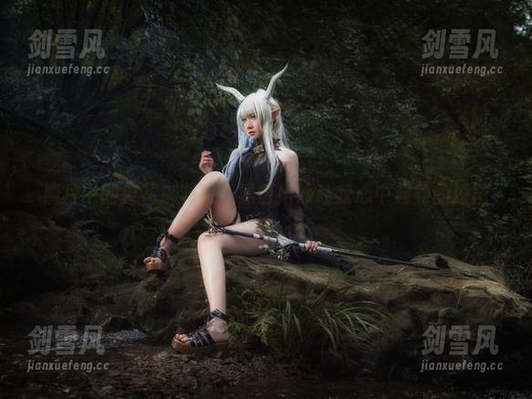 照片中的麻花麻花酱，黑白婚纱让我心中起舞的原图